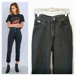 Vintage Chic high waisted tapered leg cotton “mom jeans” 🖤❤️ washed black